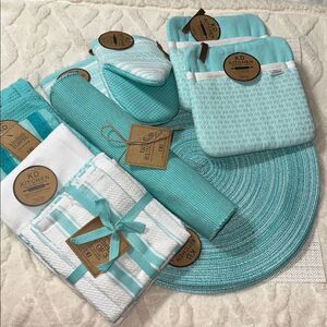 Set of Six Teal Ombre Round Weave Placemats, Table Runner, Mitts, Towels ++++